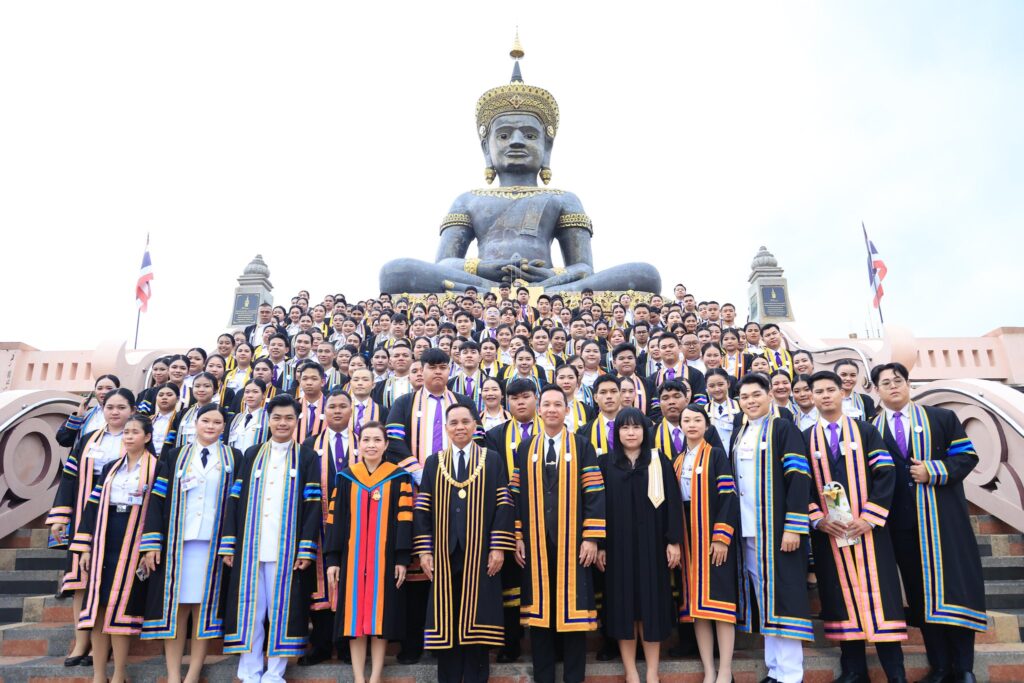 ขอแสดงความยินดีกับบัณฑิตทุกท่าน เนื่องในโอกาสรับพระราชทานปริญญาบัตร ประจำปีการศึกษา 2566