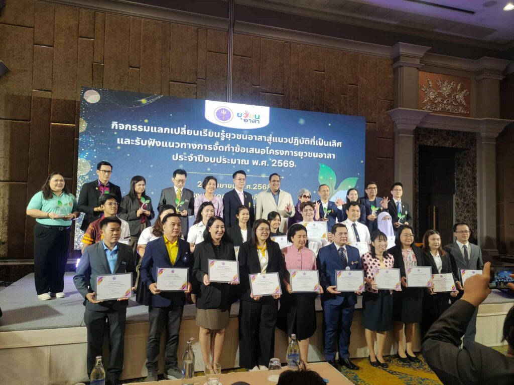 ขอแสดงความยินดีกับนักศึกษาและคณาจารย์ สาขาวิชาวิทยาการคอมพิวเตอร์ ที่ผ่านการคัดเลือกเป็นผลงานแนวปฏิบัติที่เป็นเลิศ (Best Practice) ซึ่งมีมหาวิทยาลัยทั่วประเทศส่งผลงานเข้าร่วม